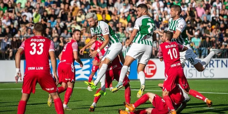 Người chơi phân tích lịch sử đối đầu của hai đội bóng 